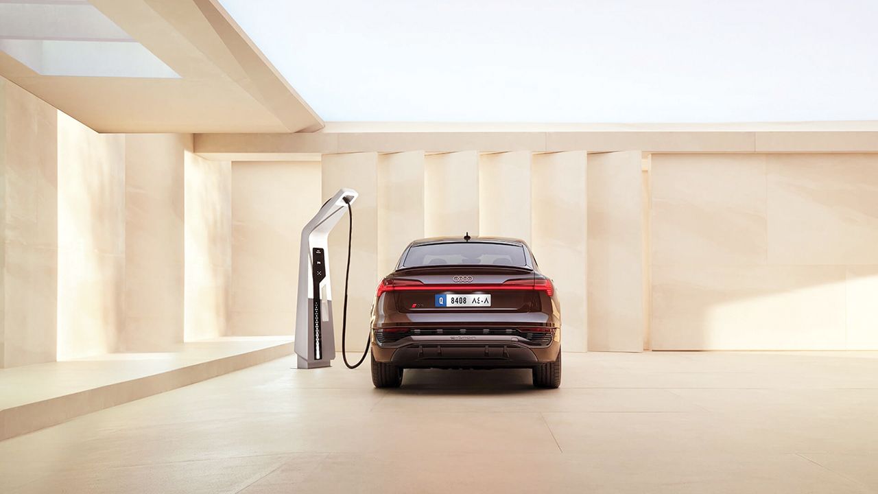 «أودي كيو 8 إي ترون» الكهربائية بالكامل.. تصميم جديد وتحديثات عديدة