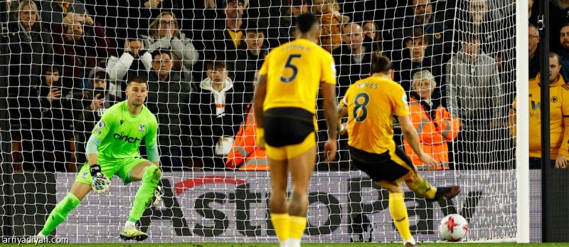 ولفرهامبتون يبتعد عن الخطر بثنائية كريستال بالاس