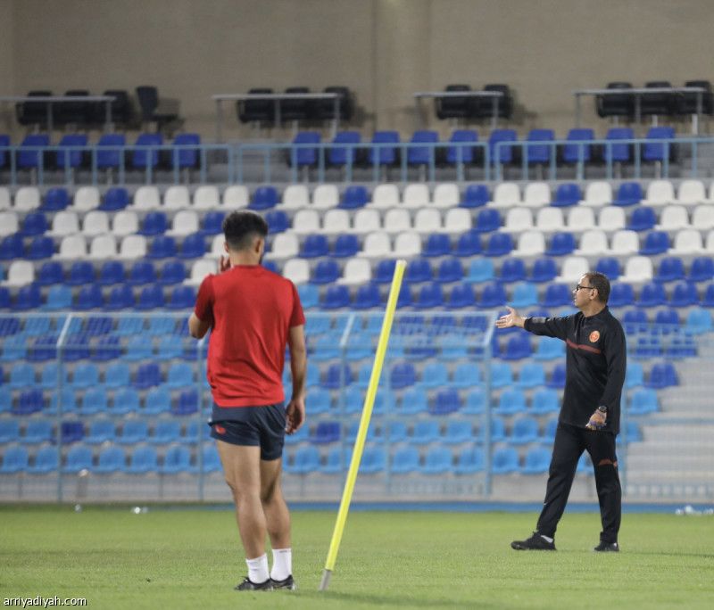 القادسية يعتمد العرضيات