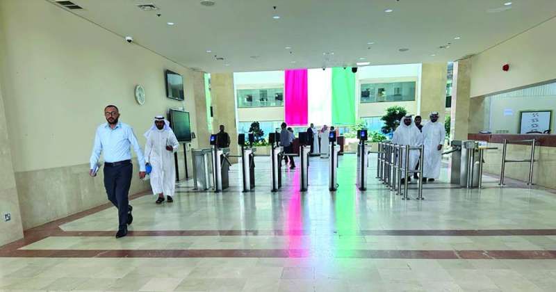 حضور منتظم لموظفي وزارتي الكهرباء والأشغال