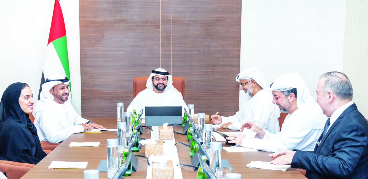 محمد الشرقي يطلع على برامج أكاديمية الفجيرة للفنون