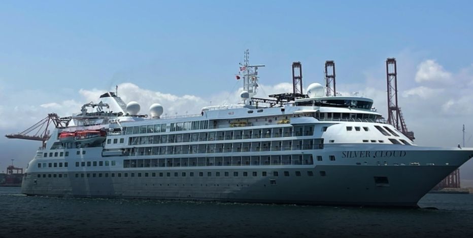 ميناء صلالة يستقبل سفينة سياحية ضمن موسم الرحلات البحرية