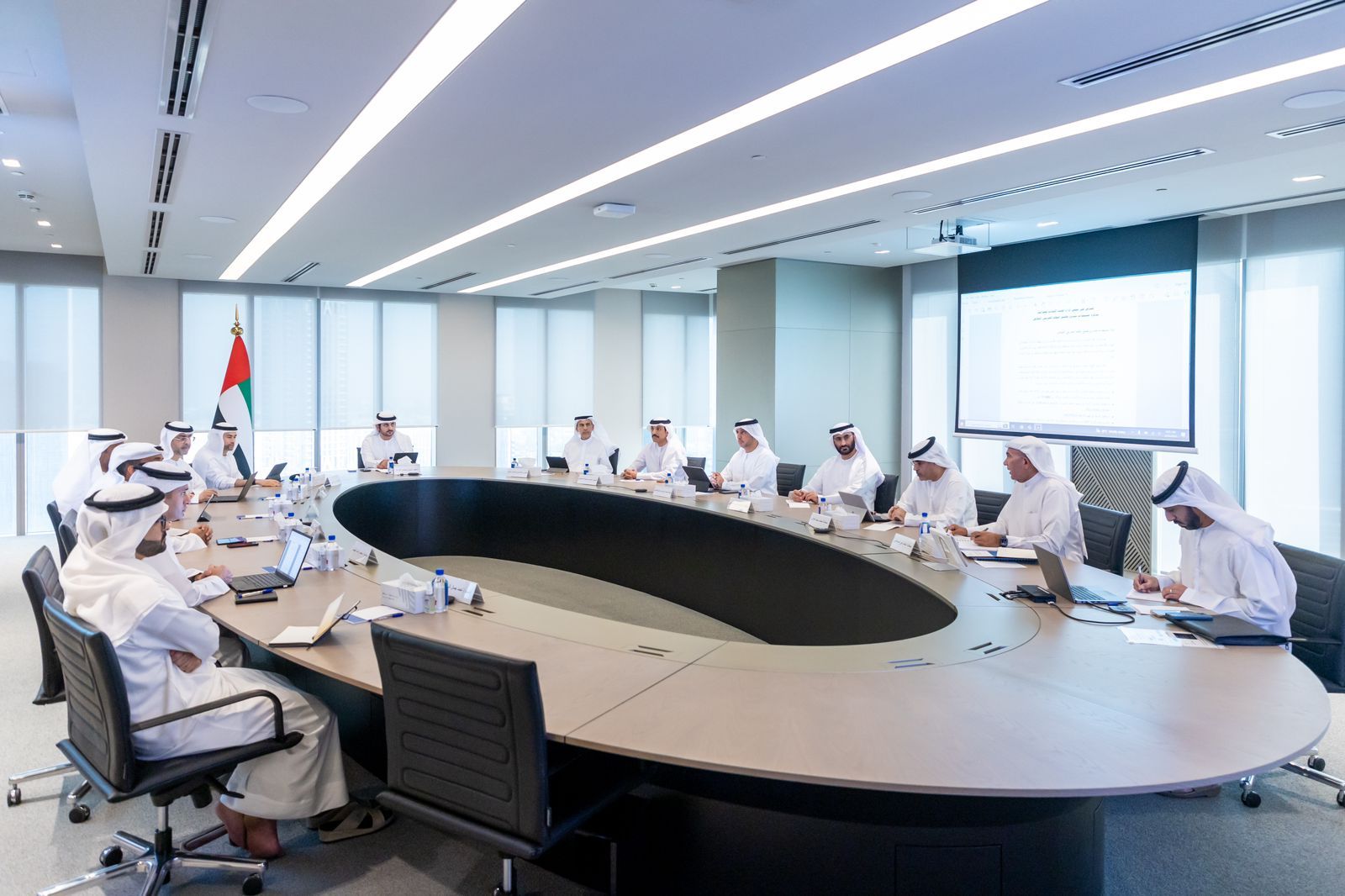 مكتوم بن محمد يوجه بمواصلة الخطط التطويرية للهيئة الاتحادية للضرائب وفق أفضل الممارسات العالمية