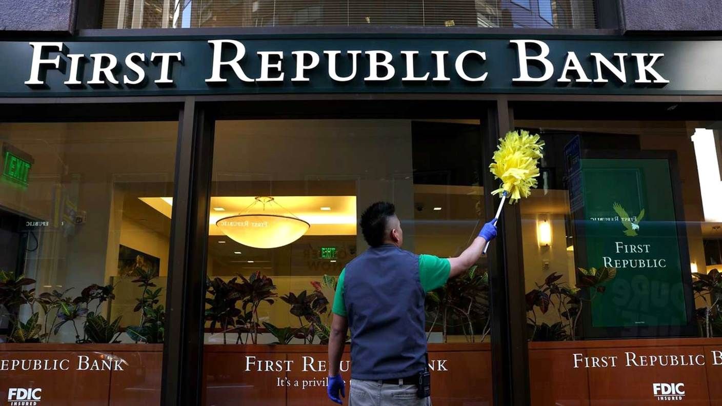 غياب الإنقاذ يهوي بأسهم «فيرست ريبابليك»