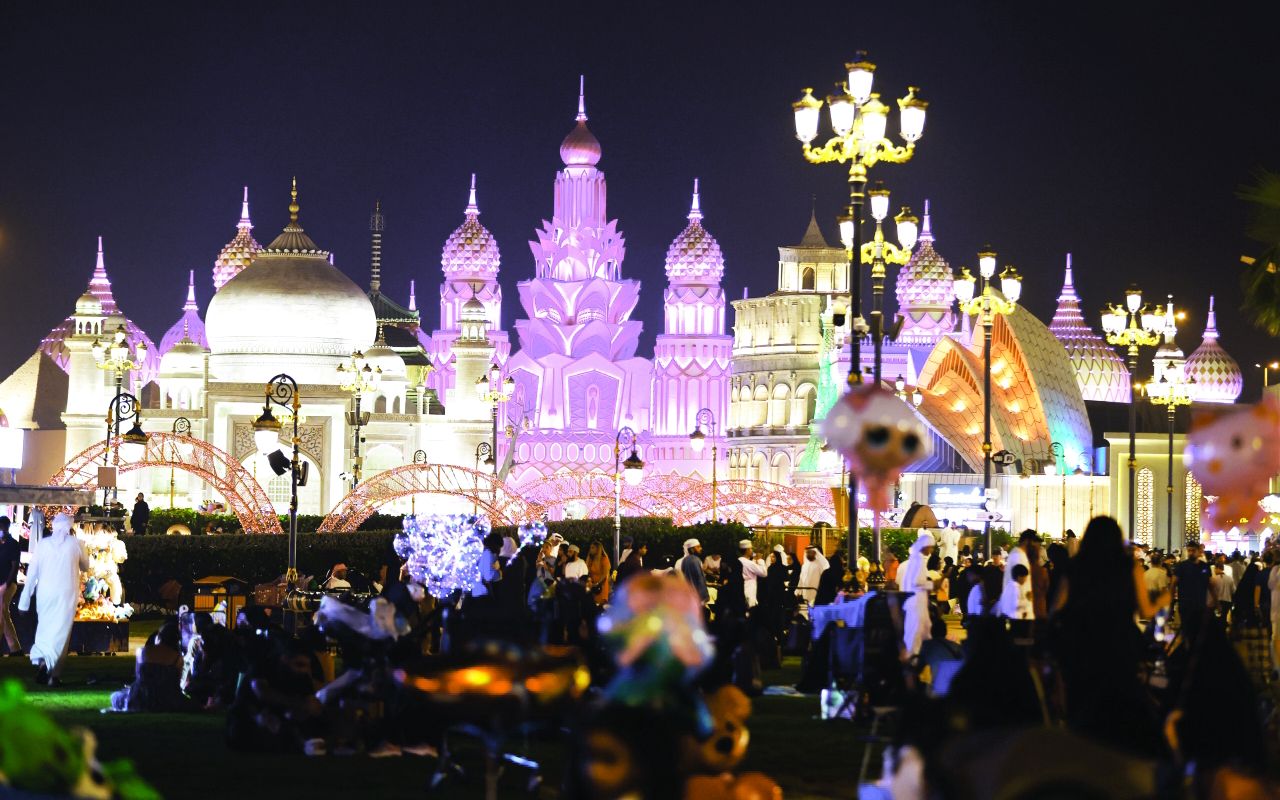 القرية العالمية تختتم موسمها بعروض وفعاليات استثنائية