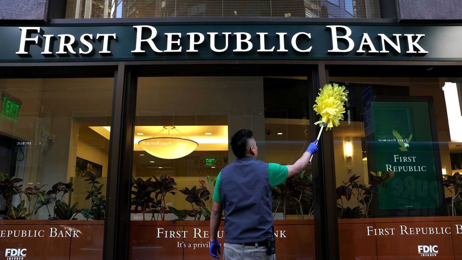 أمريكا تعرض بنك «فيرست ريبابليك» للبيع