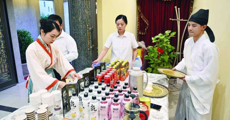 السفير الصيني: ننتظر رد «الأشغال» في شأن صيانة شركاتنا للطرق