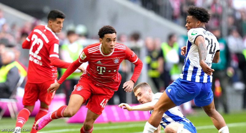 جنابري وكومان يعيدان ميونيخ إلى الصدارة