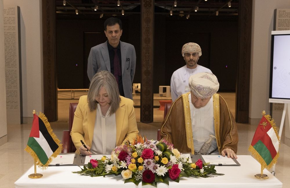 المتحف الوطني يوقع على اتفاقيتين مع وزارة السياحة والآثار الفلسطينية