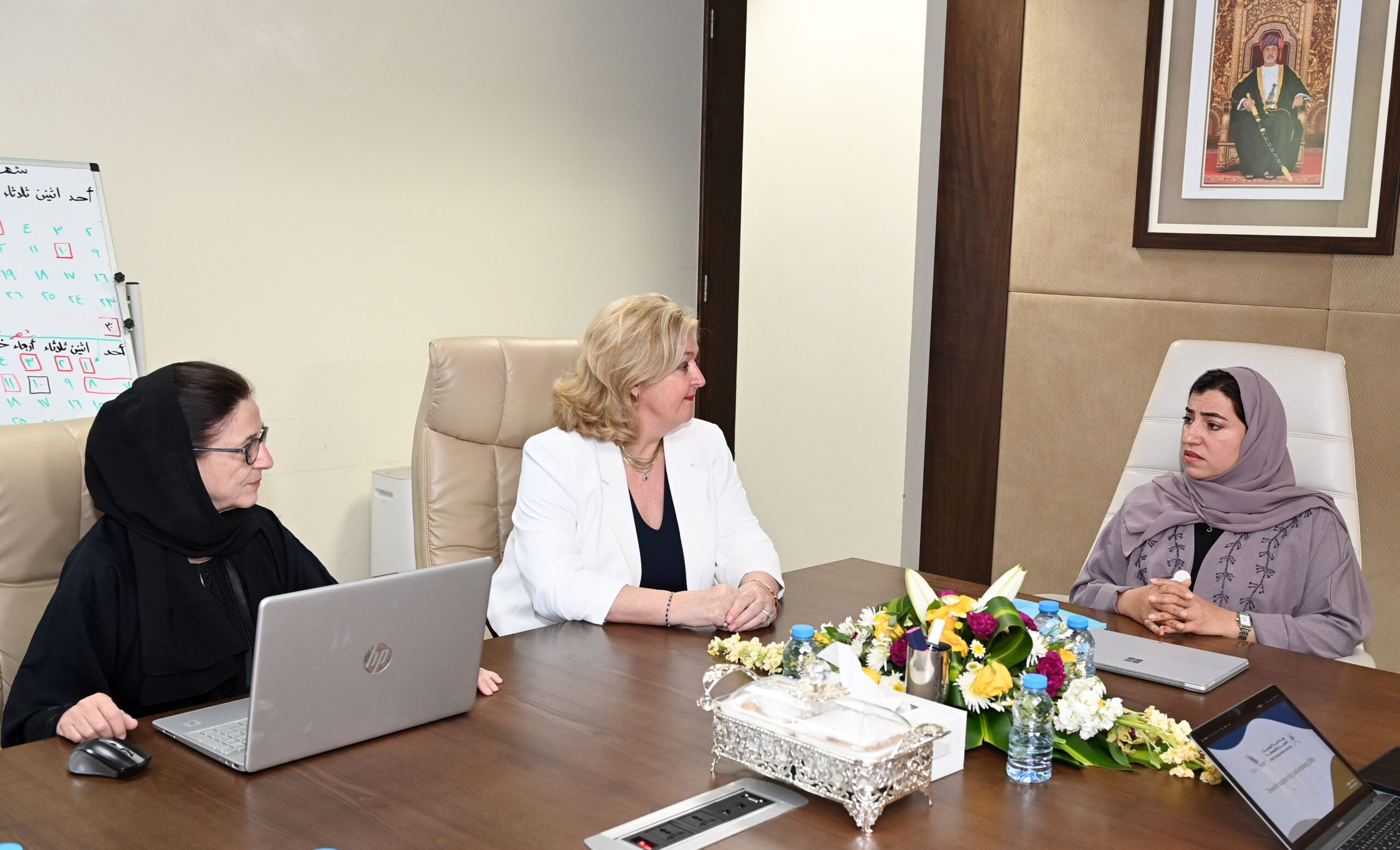 رئيسة هيئة تنمية المؤسسات الصغيرة والمتوسطة تستقبل وفد خبراء المرصد العالمي لريادة الأعمال