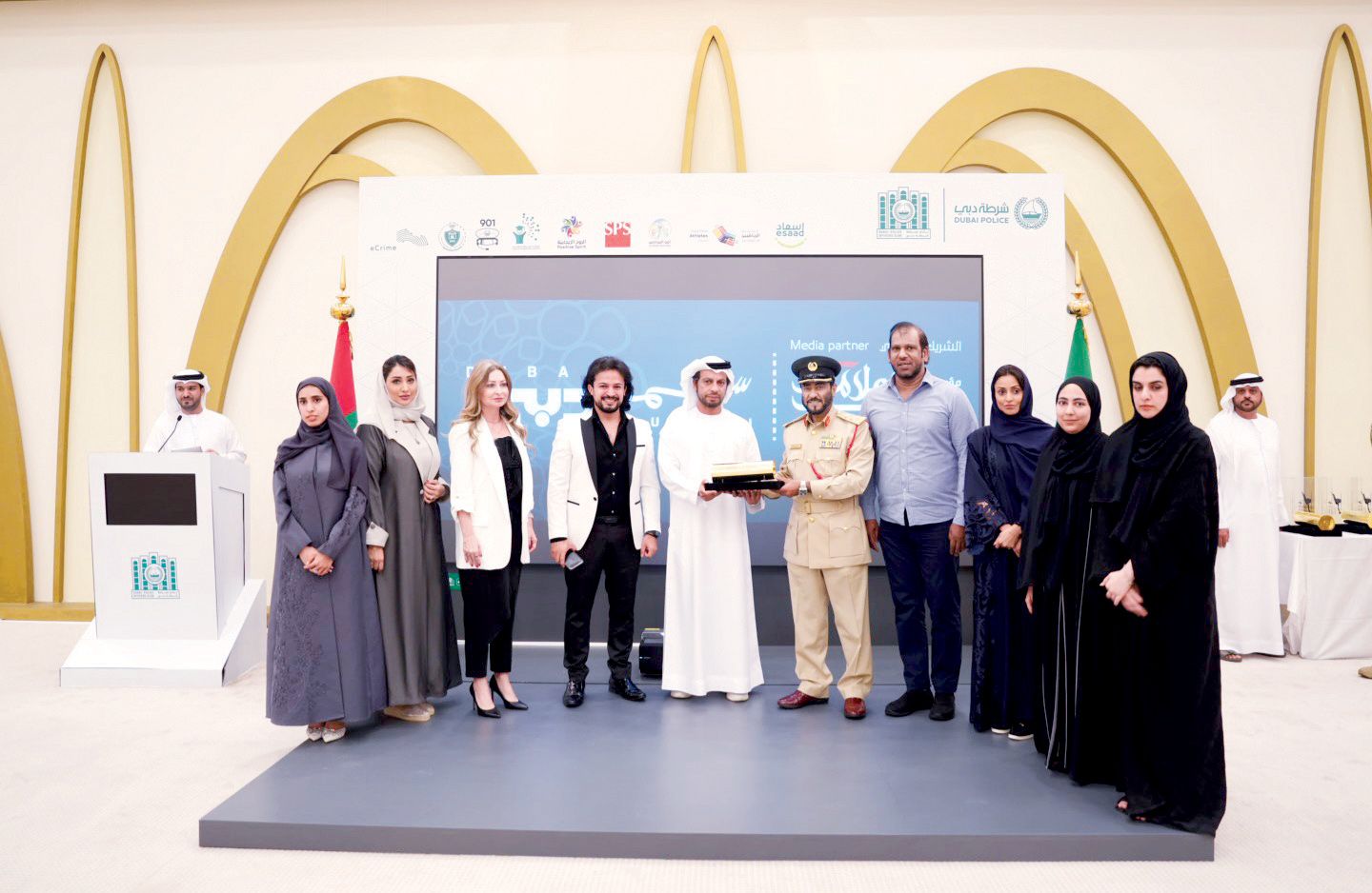 شرطة دبي تكرم شركاء نجاح فعاليات مدافع الإفطار