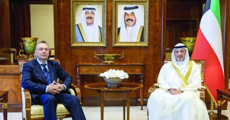 سالم الصباح خلال استقباله السفير الروسي الجديد