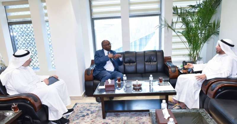 المعتوق مستقبلًا السفير السوداني