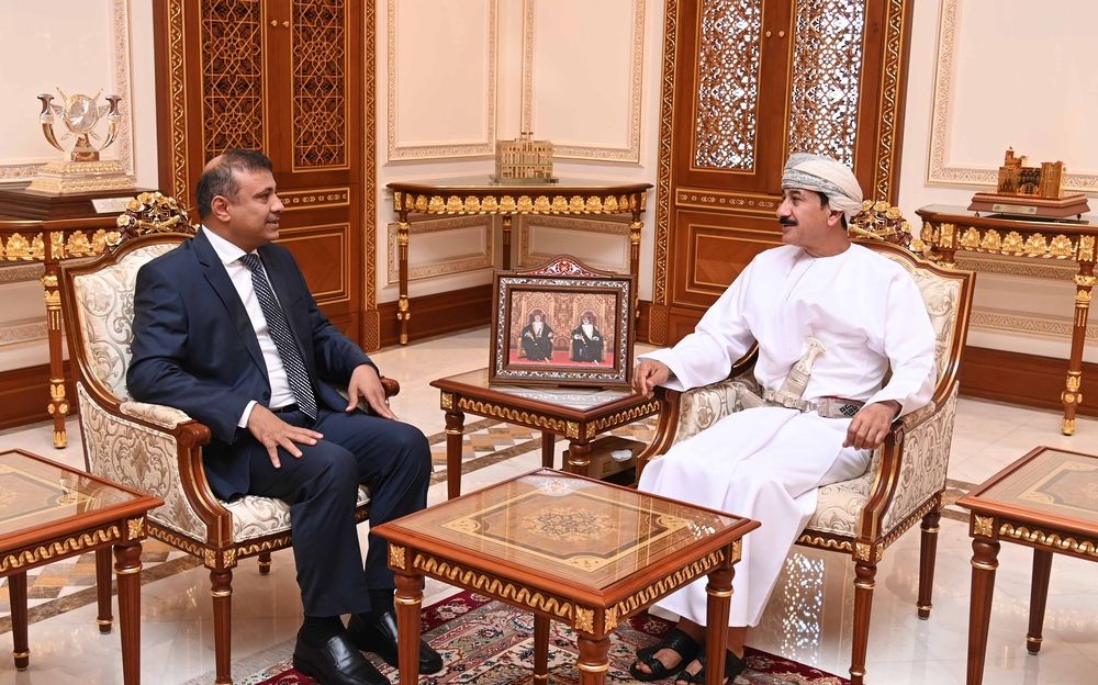 وزير المكتب السلطاني يستقبل سفير الجمهورية اليمنية