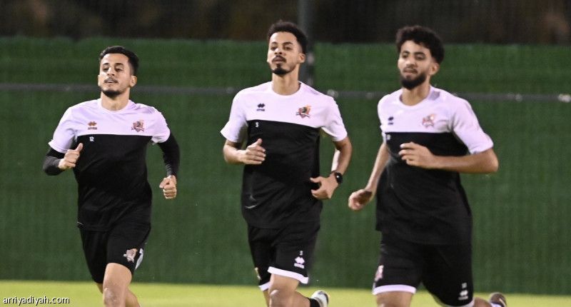 أمام ضمك.. الوحدة مكتمل الصفوف