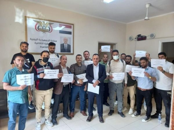 وقفة احتجاجية للطلاب اليمنيين في مصر للمطالبة بصرف مستحقاتهم المالية