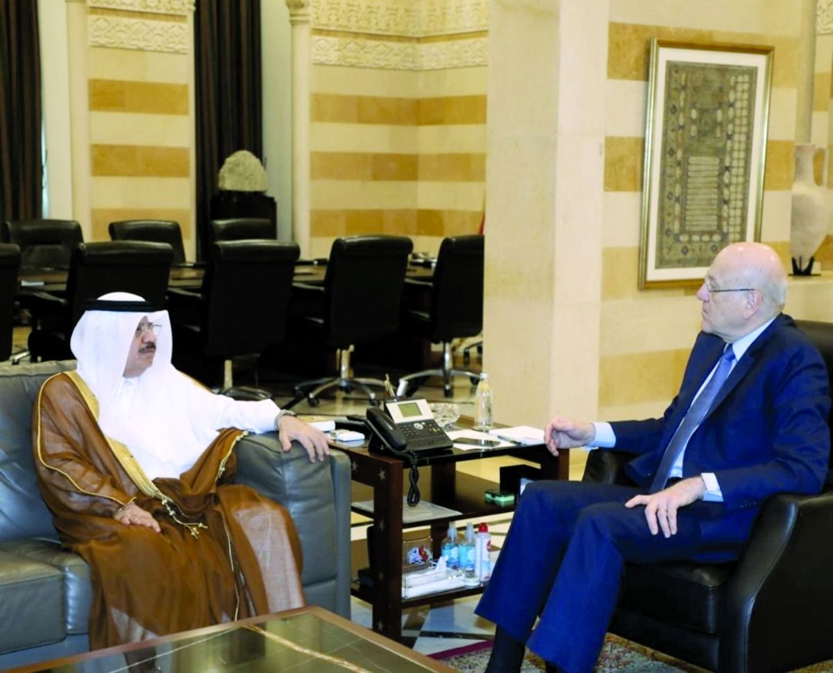 رئيس حكومة تصريف الأعمال اللبنانية يستقبل سفير قطر