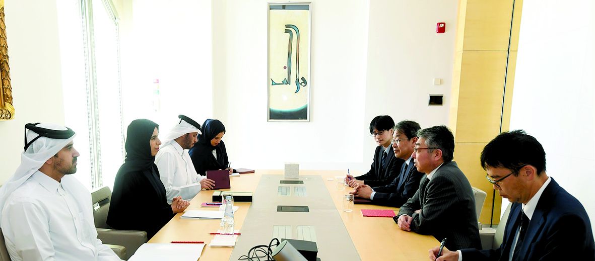 لولوة الخاطر تلتقي مساعد وزير الخارجية الياباني