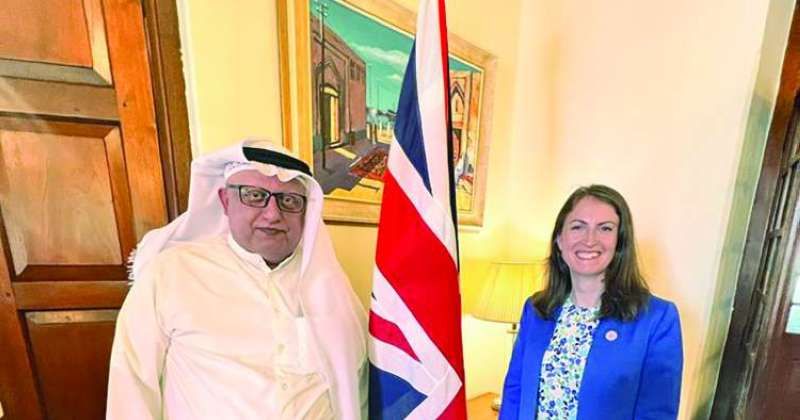 السفيرة لويس والزميل خالد الشرقاوي