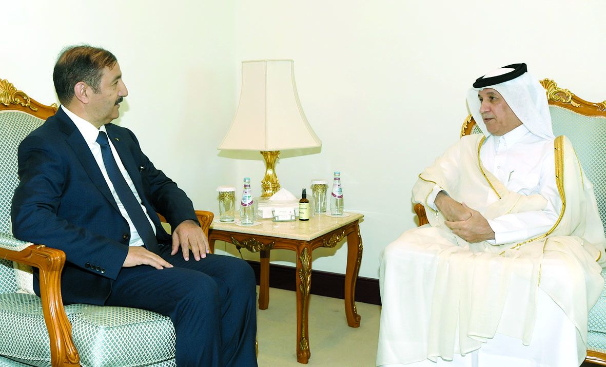 وزير الدولة للشؤون الخارجية يتسلم نسخة من أوراق اعتماد سفير الجزائر