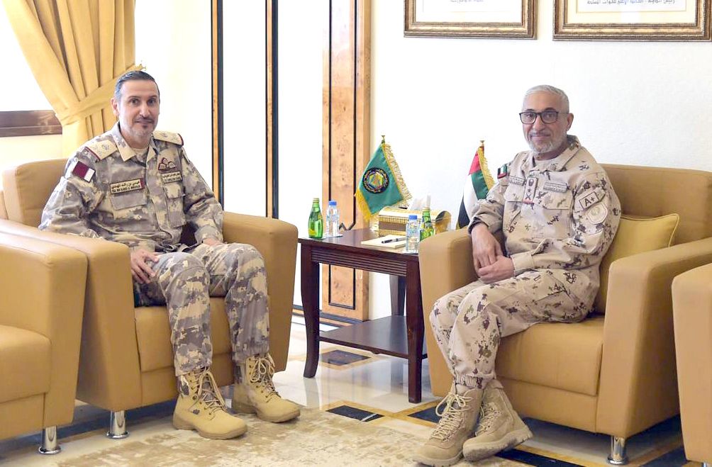 رئيس الأركان يلتقي الأمين المساعد للشؤون العسكرية بدول التعاون