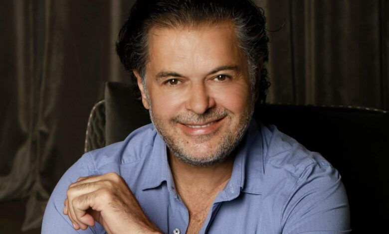 بالفيديو .. سقوط راغب علامة على المسرح يثير ضجة