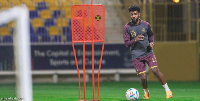 مسلي يخاطب النصراويين: الدوري في الملعب