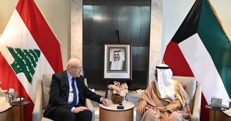 ممثل سمو الأمير يستقبل رئيس وزراء لبنان في مقر إقامته في لندن