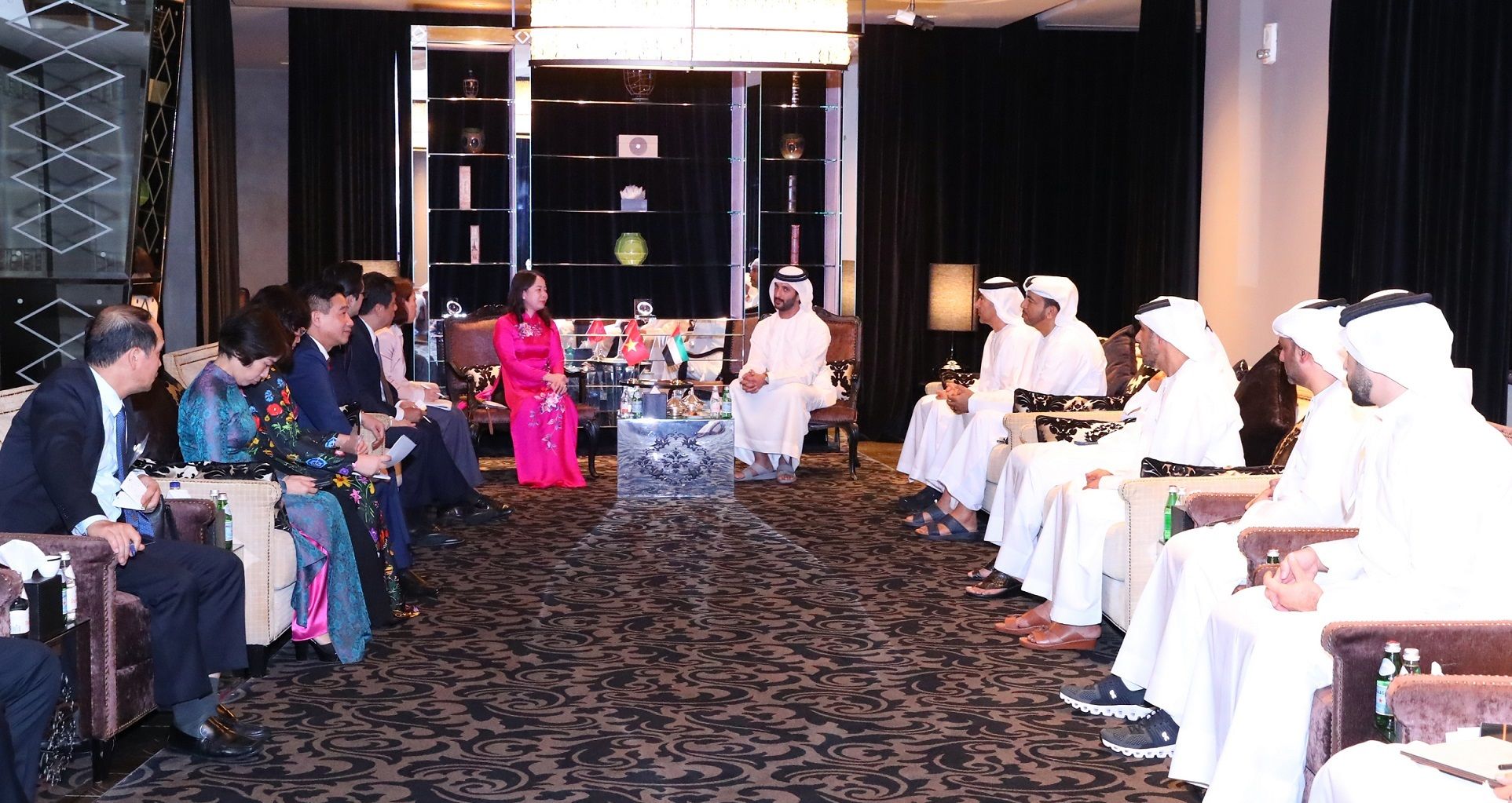 عبدالله بن طوق: 29 مليار درهم التجارة الخارجية غير النفطية بين الإمارات وفيتنام بنمو 10.5%