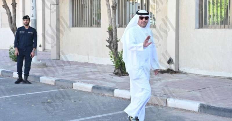 فرز الديحاني (تصوير أسعد عبدالله)