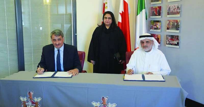 جانب من توقيع الاتفاقية