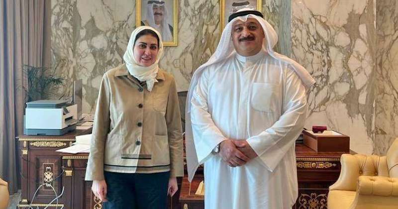 وزير الصحة يستقبل استشارية أمراض الجهاز الهضمي والكبد والمناظير الدكتورة أسماء الكندري