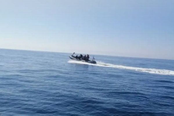 بالتنسيق مع سفارة بلادنا.. سلطات جيبوتي تضبط "يختاً" أطلق النار على قوات خفر السواحل اليمنية