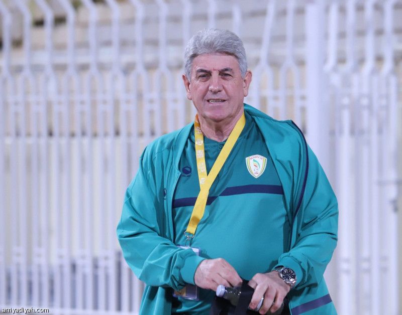 هادجفسكي.. مدرب الشهر بفوز وخسارة