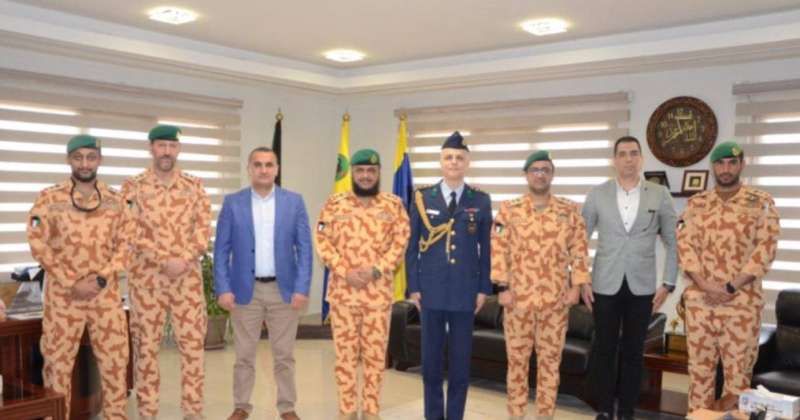 صورة جماعية بعد الاجتماع