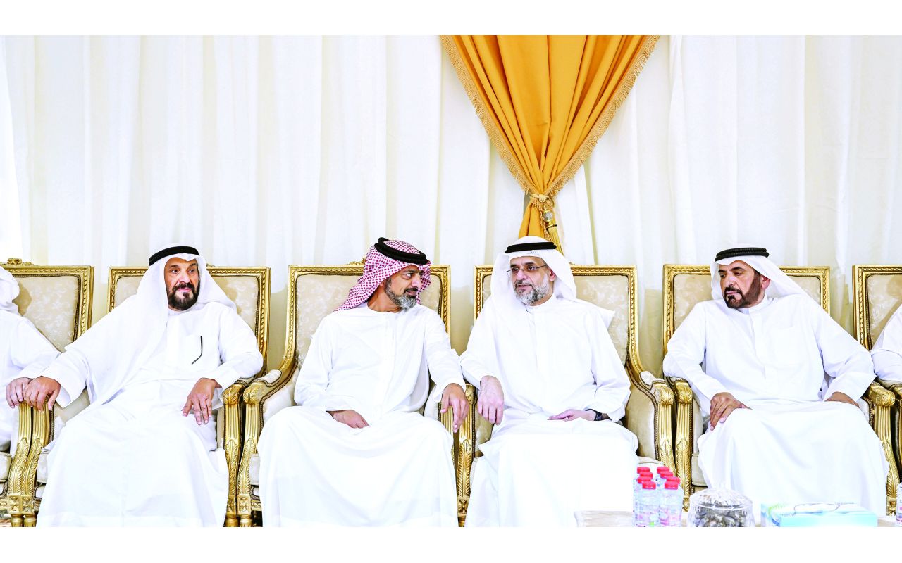 وليا عهد الشارقة وعجمان والشيوخ يعزون في وفاة سلطان بن خادم