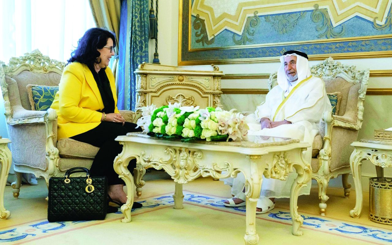 حاكم الشارقة يستقبل وزيرة الشؤون الثقافية التونسية
