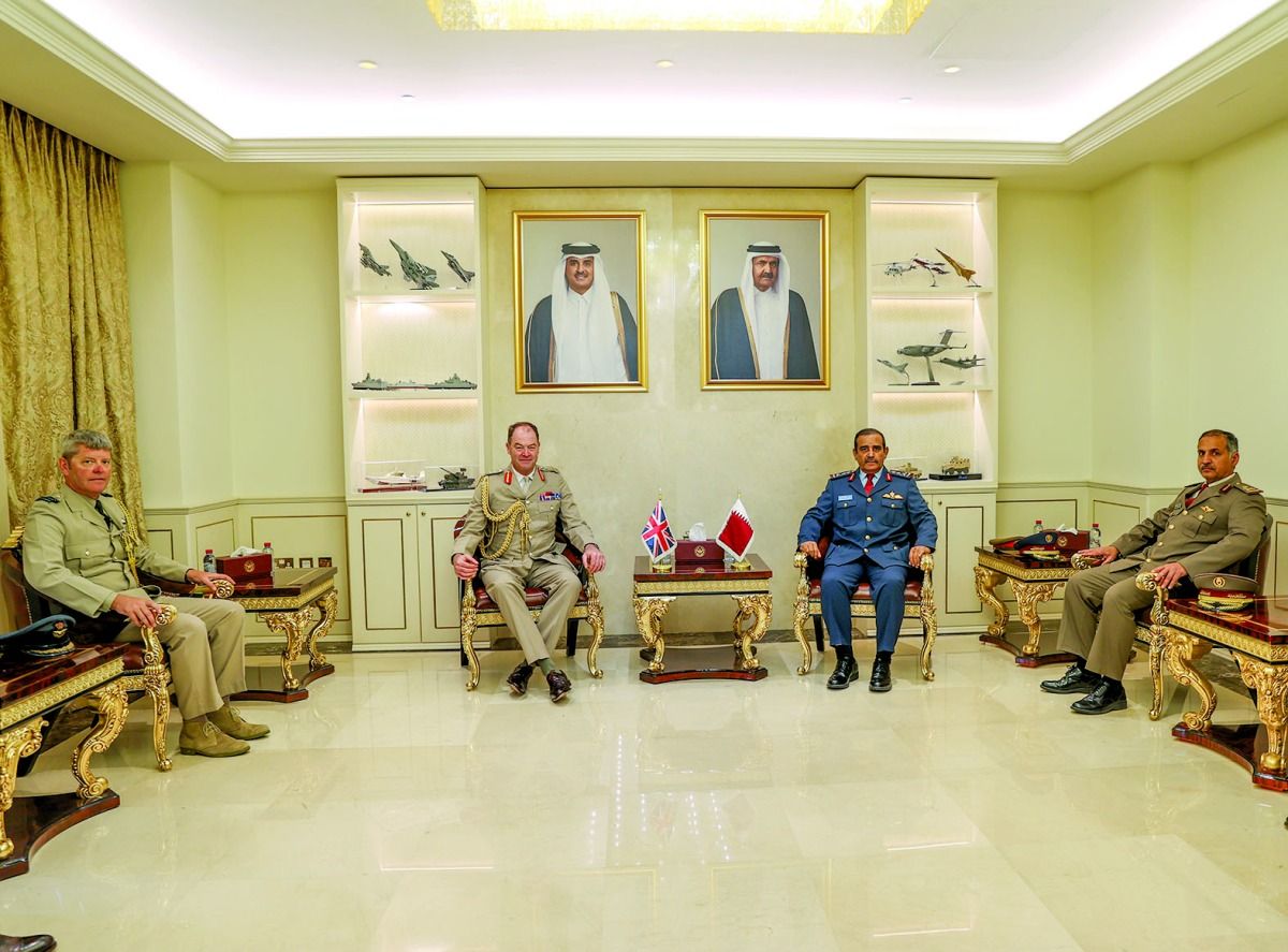 رئيس الأركان يلتقي نظيره البريطاني