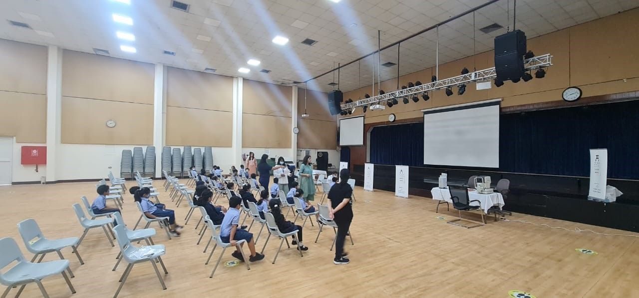 فحص عيون 27000 طالب وطالبة في مدارس دبي