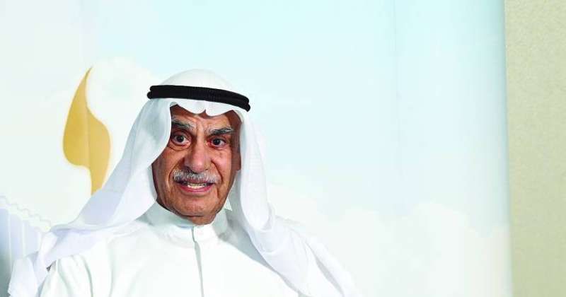 السعدون يتحدث للصحافيين بعد تقديم ترشيحه (تصوير نايف العقلة)