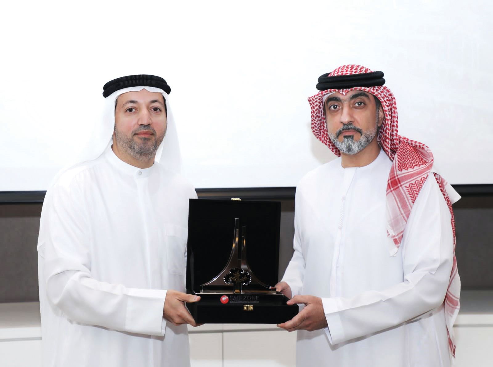 «اقتصادية الشارقة» تعزز التواصل مع القطاع الصناعي