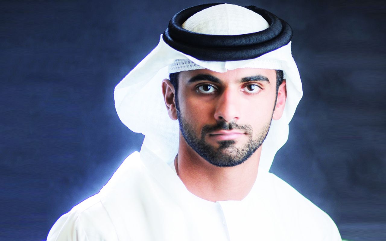 منصور بن محمد يقدم واجب العزاء في وفاة ميزر سيف المري