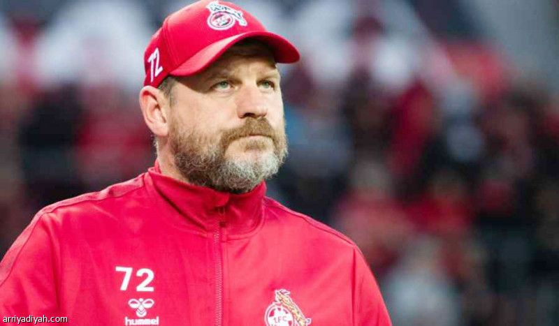 كولن يمدد عقد باومجارت