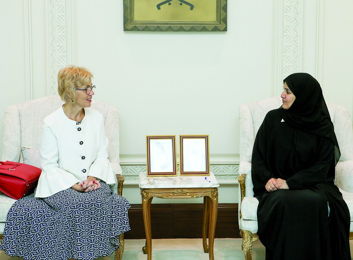 نائب رئيس الشورى تجتمع مع مسؤولة في البرلمان الروماني