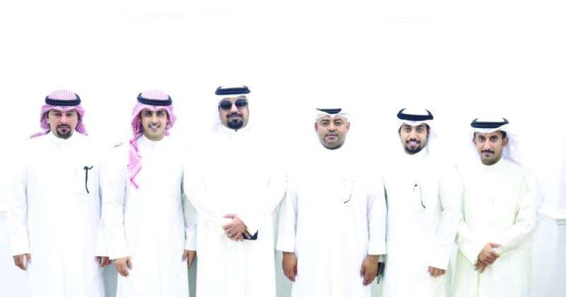 رئيس وأعضاء مجلس إدارة جمعية عبدالله المبارك التعاونية في لقطة جماعية