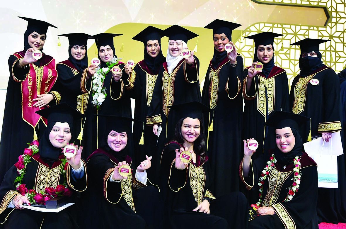 تكريم 1042 خريجة من «الآداب والعلوم»