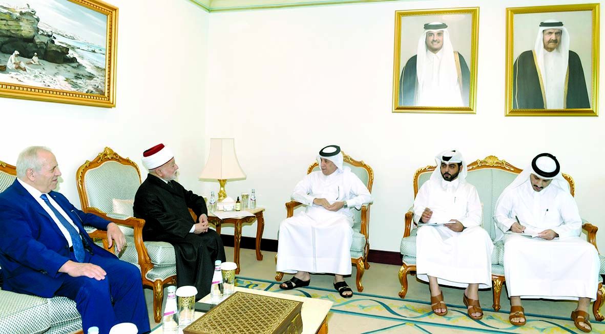 المريخي يلتقي مفتي القدس والديار الفلسطينية