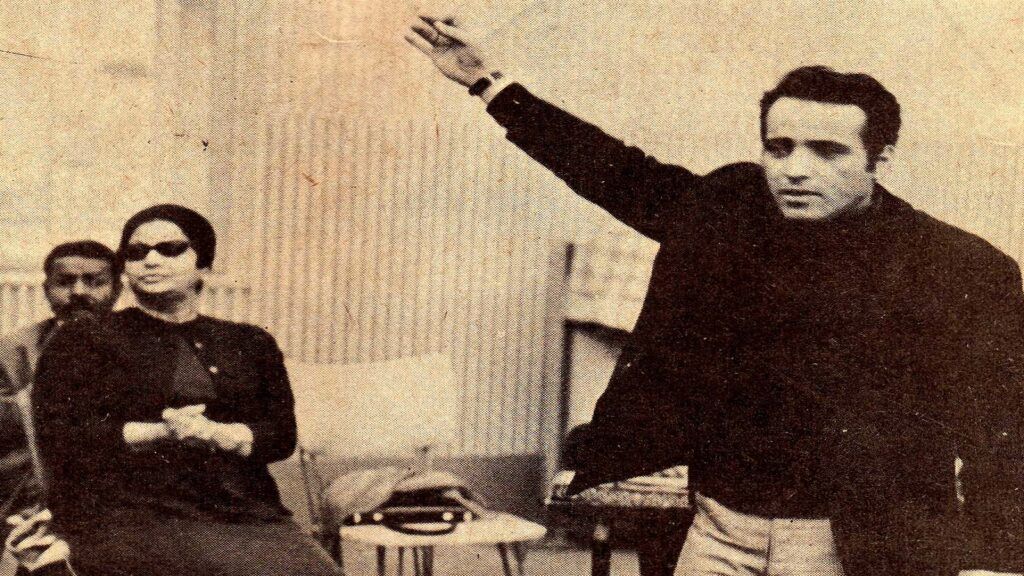 “فجأة سقطت الست على الكرسي”.. اللحظات الأخيرة في حياة أم كلثوم التي توفيت قبل أن ترى “جناحها الوردي”