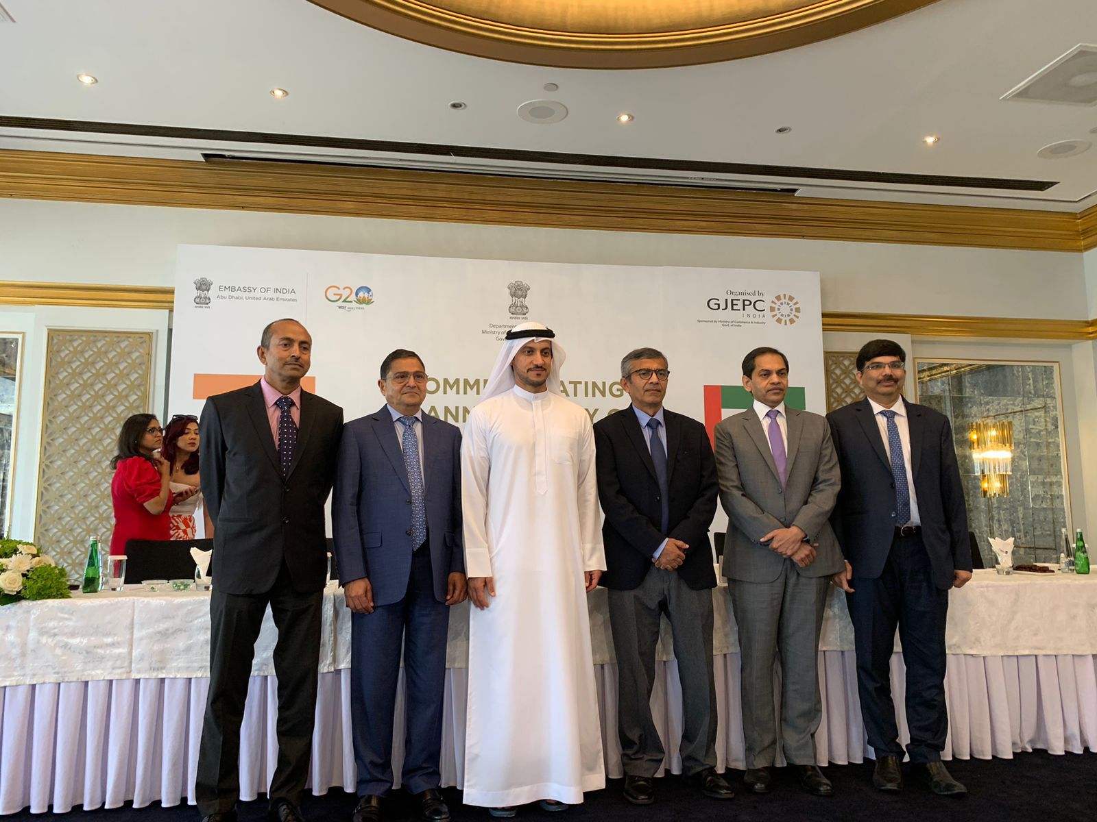 إطلاق مركز معارض المجوهرات الهندي في دبي