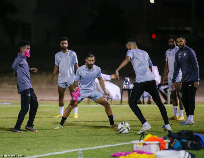 دورنيلاس يقود دفاع هجر